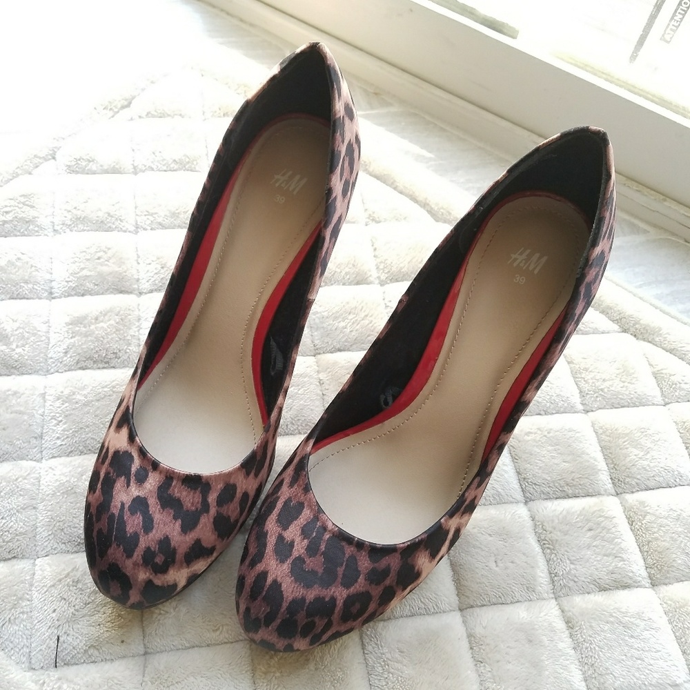 H&M Leopard Print Pumps Heels in Size 8